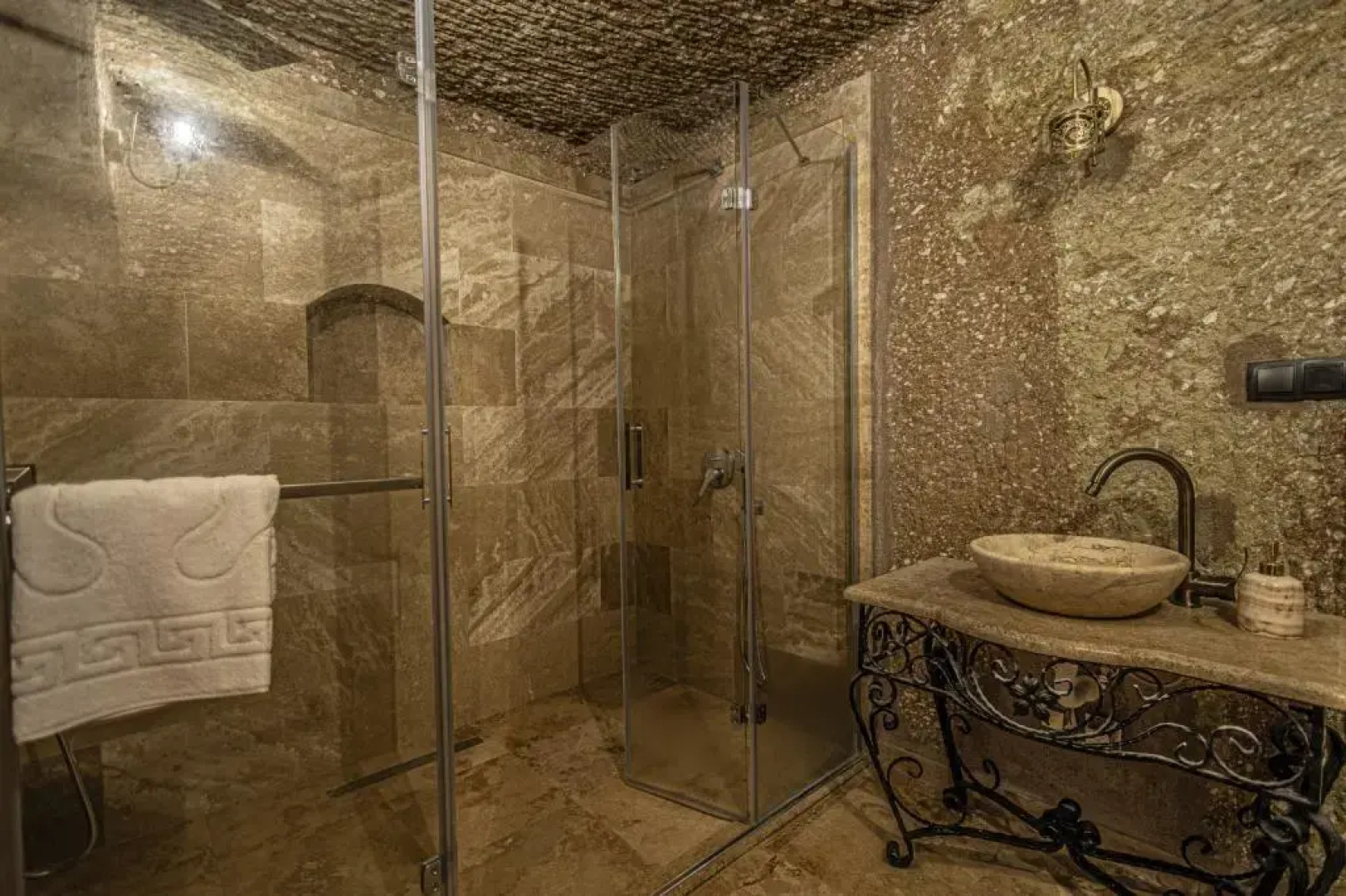 Zumrut Anka Cave Hotel