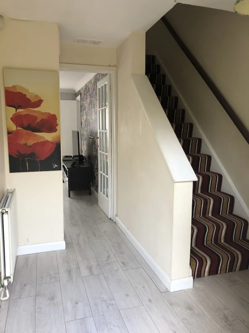 Lovely 3-bed House in Farnham Royal Slough