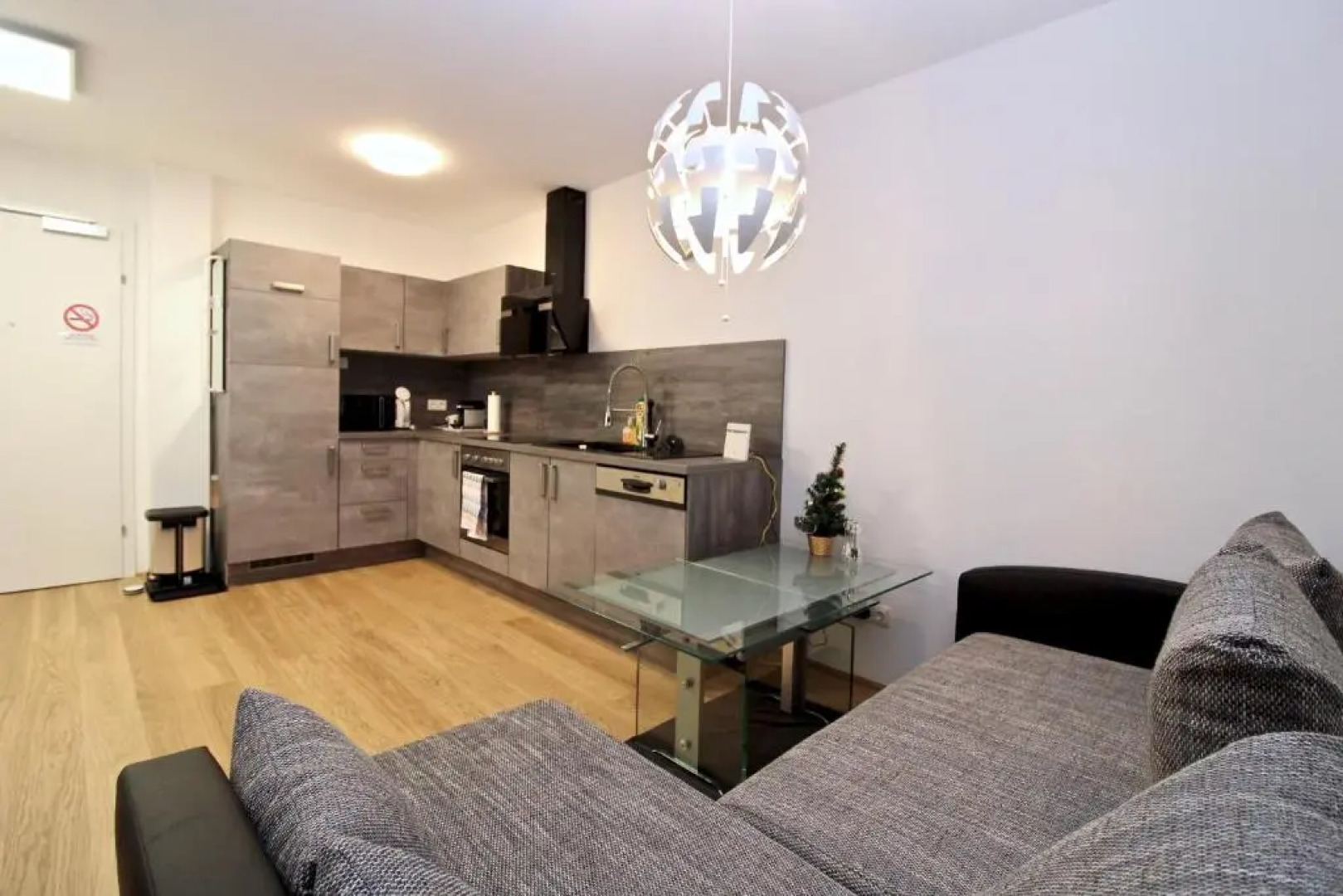 Balcony/Pool/Free Parking Garage Studio