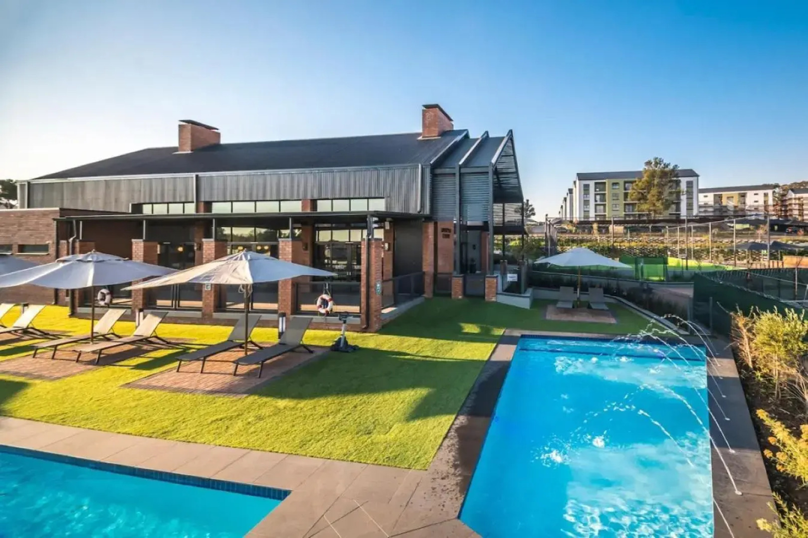 Charms and bows studio apartment -near ORT airport