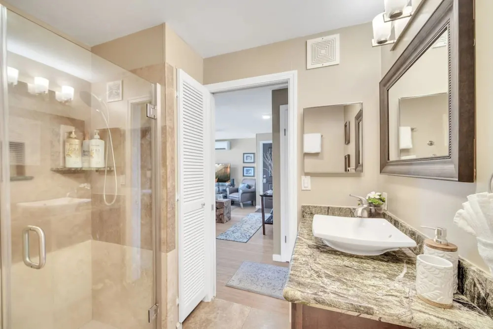 Hale Kahana'lu 2 Bedroom Condo by RedAwning