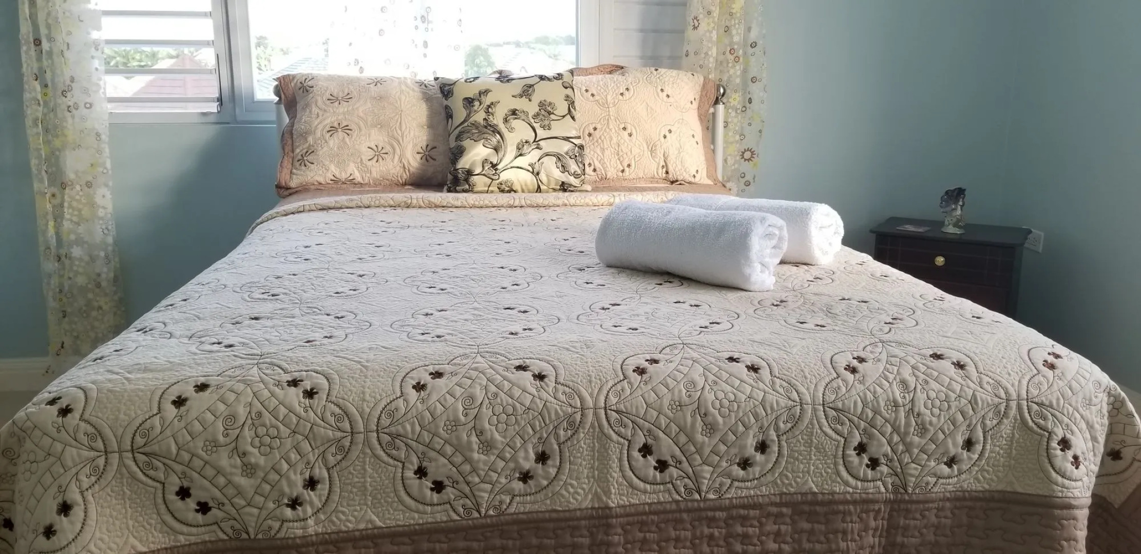 Oceanic View Apartment at Fern Court