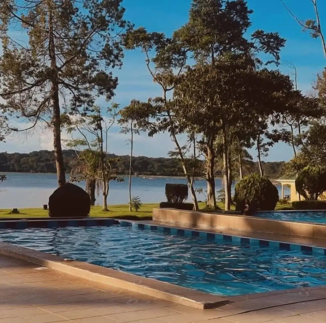 Pearl Gardens Beach Resort Kalangala