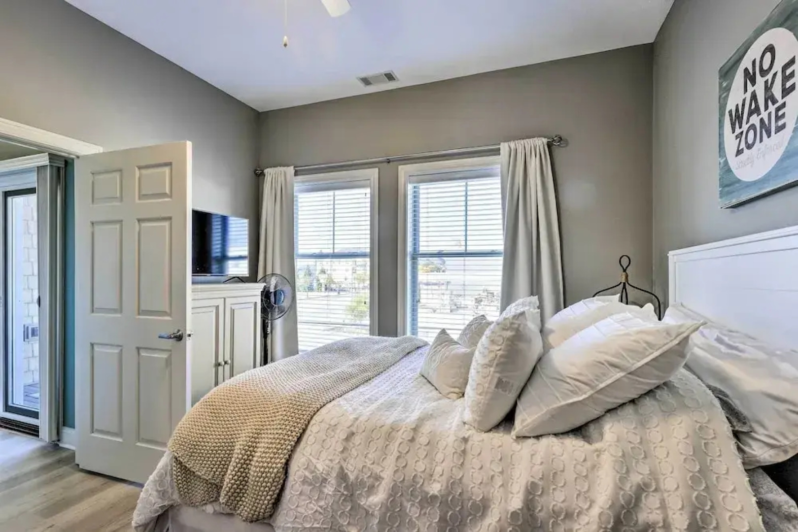 Dtwn Ludington Condo: Balcony, Walk To Beach!