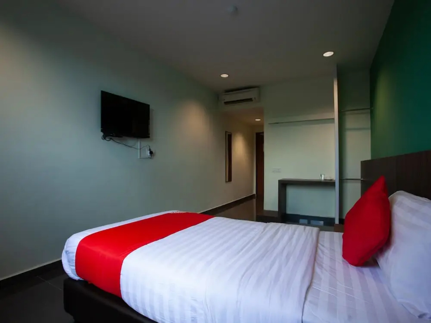 OYO 89487 Space Hotel