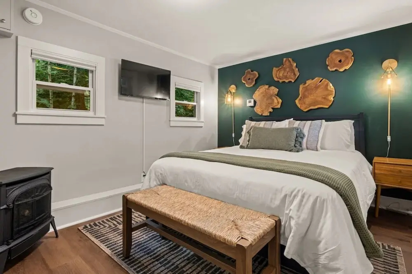 The Aurora Inn & Cottages