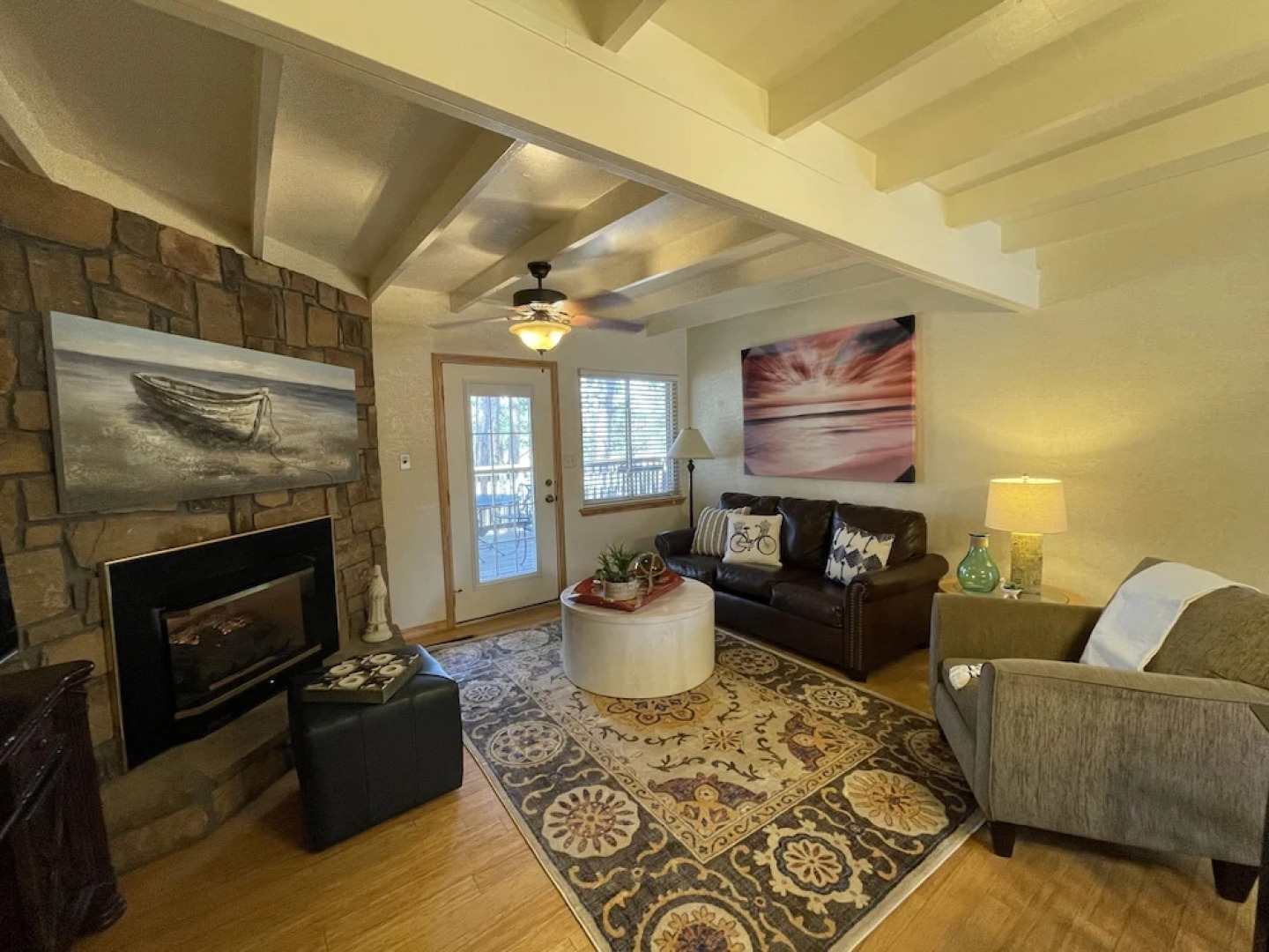 Mountain Harbor two bedroom Lodge cottage by RedAwning