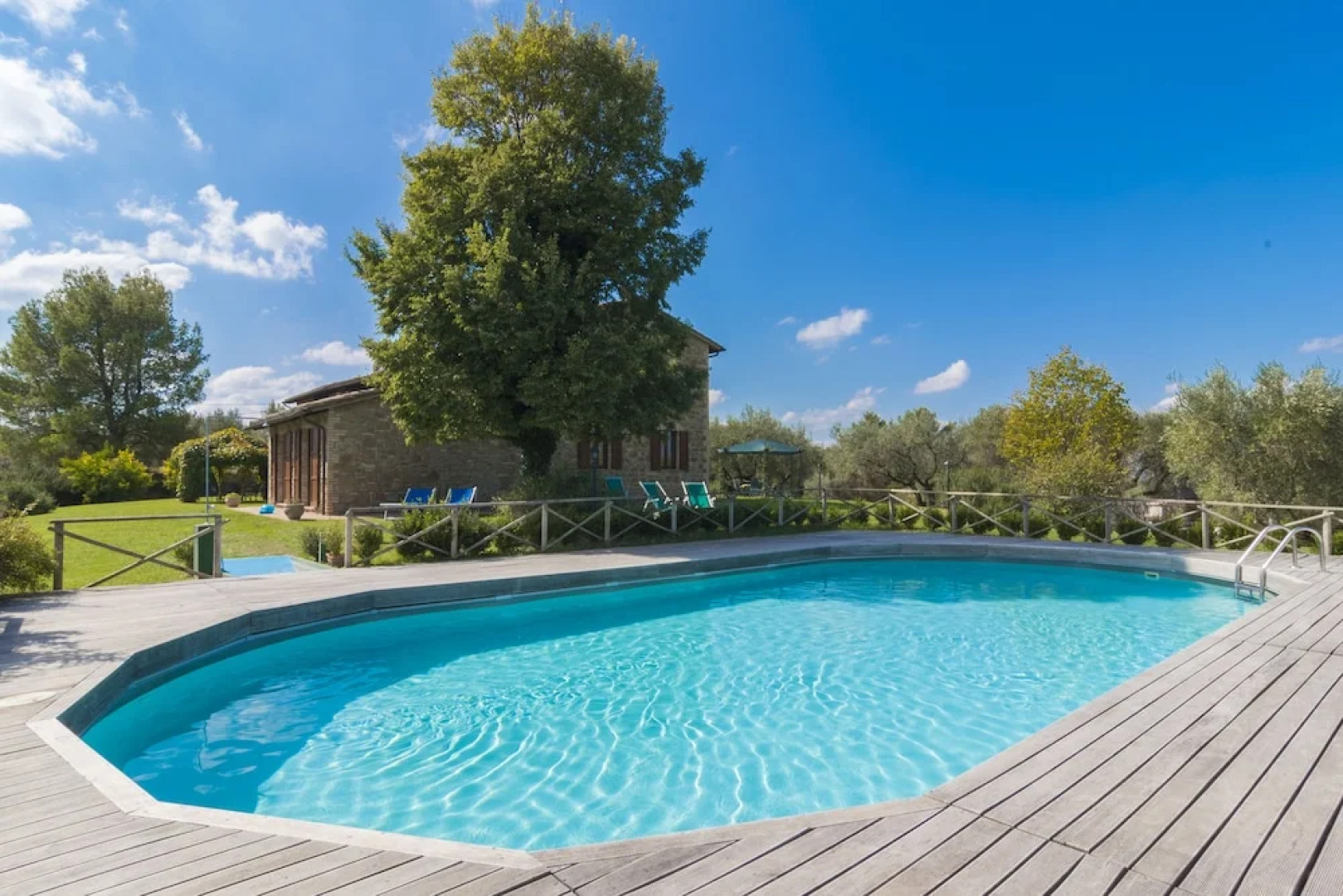 6 Bedrooms Umbrian farmhouse