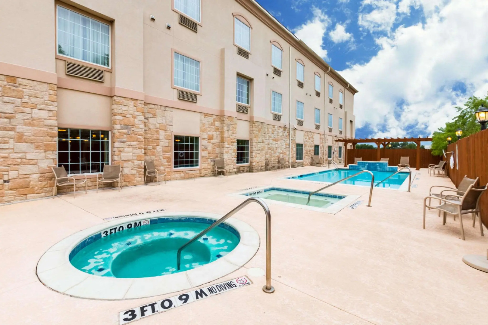 Baymont Inn & Suites by Wyndham Glen Rose