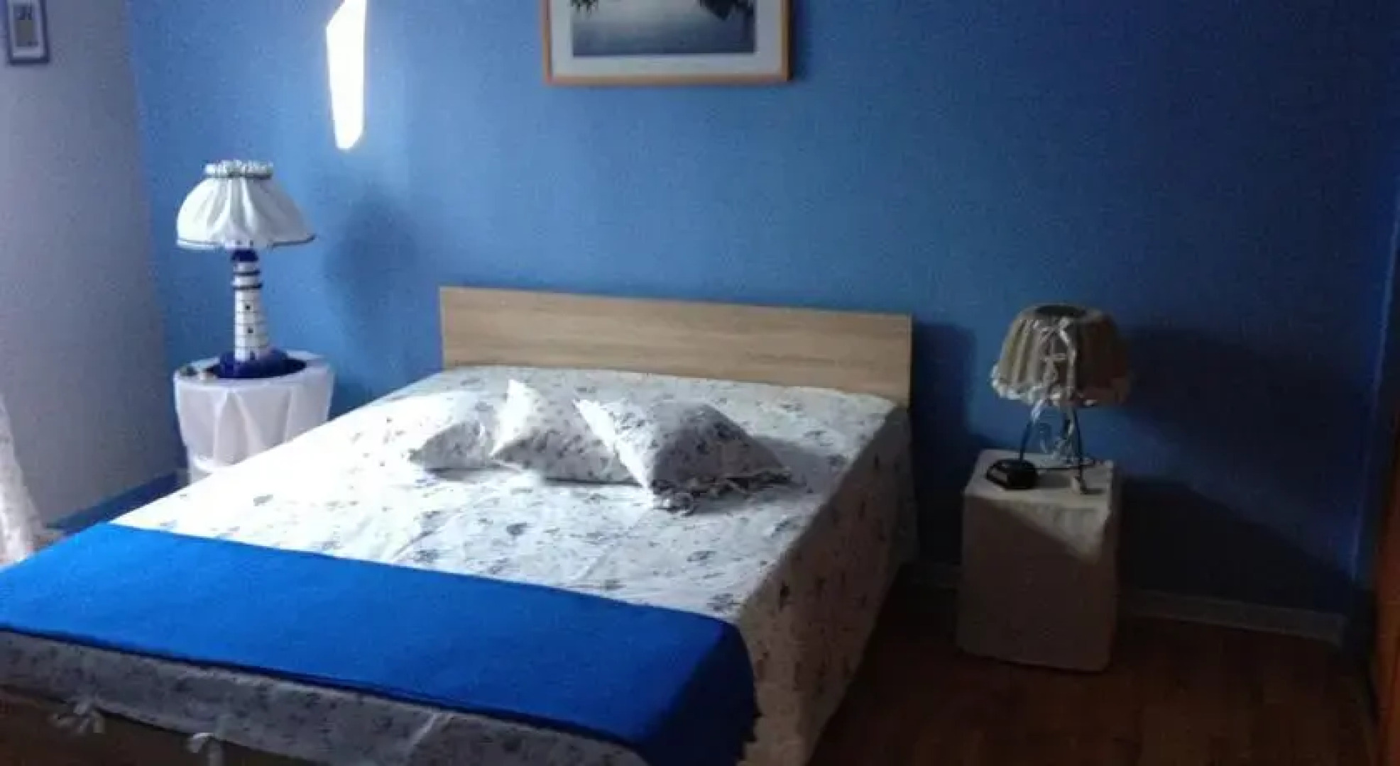 Maison Aux Volets Bleu