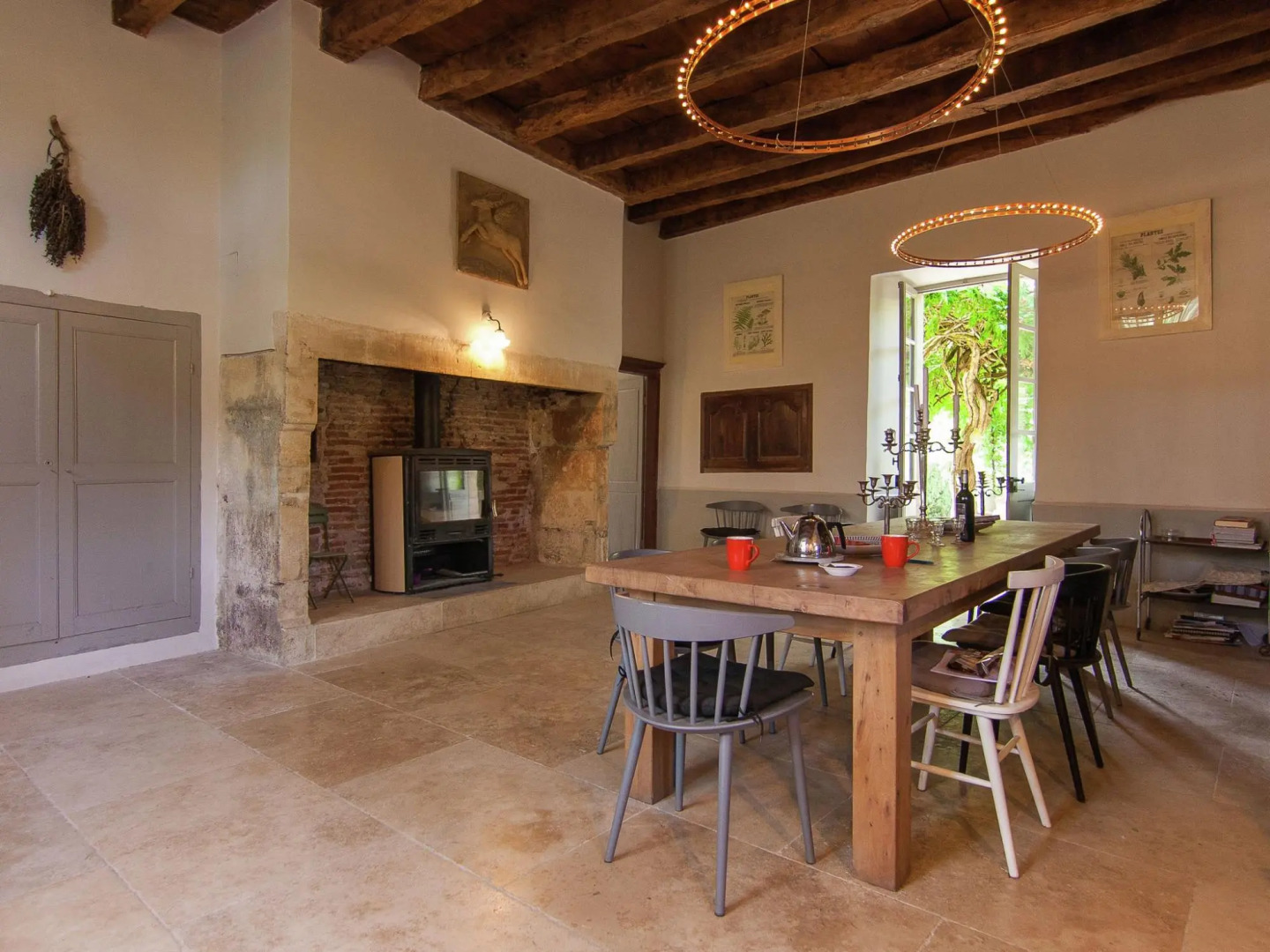 Historic Mansion by the River Lot in Cenevieres