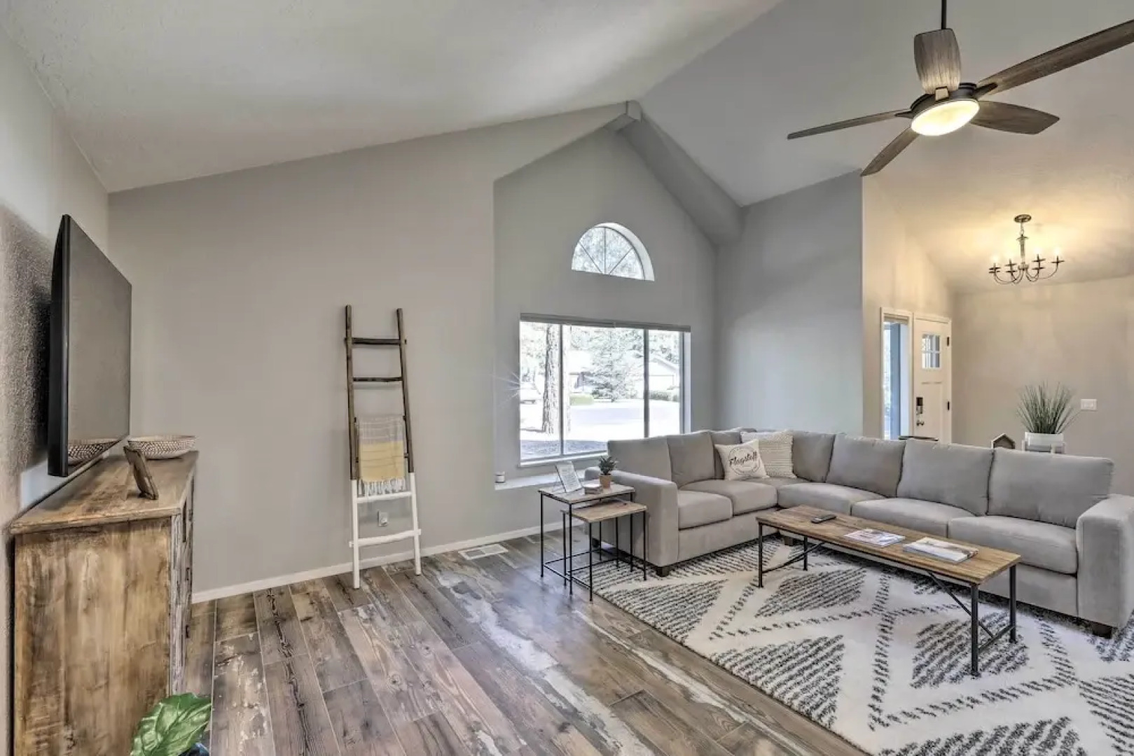 Modern Flagstaff Retreat ~ 4 Mi to Downtown!