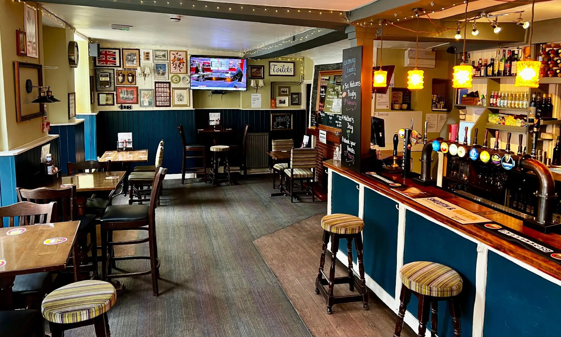 The Crown And Cushion