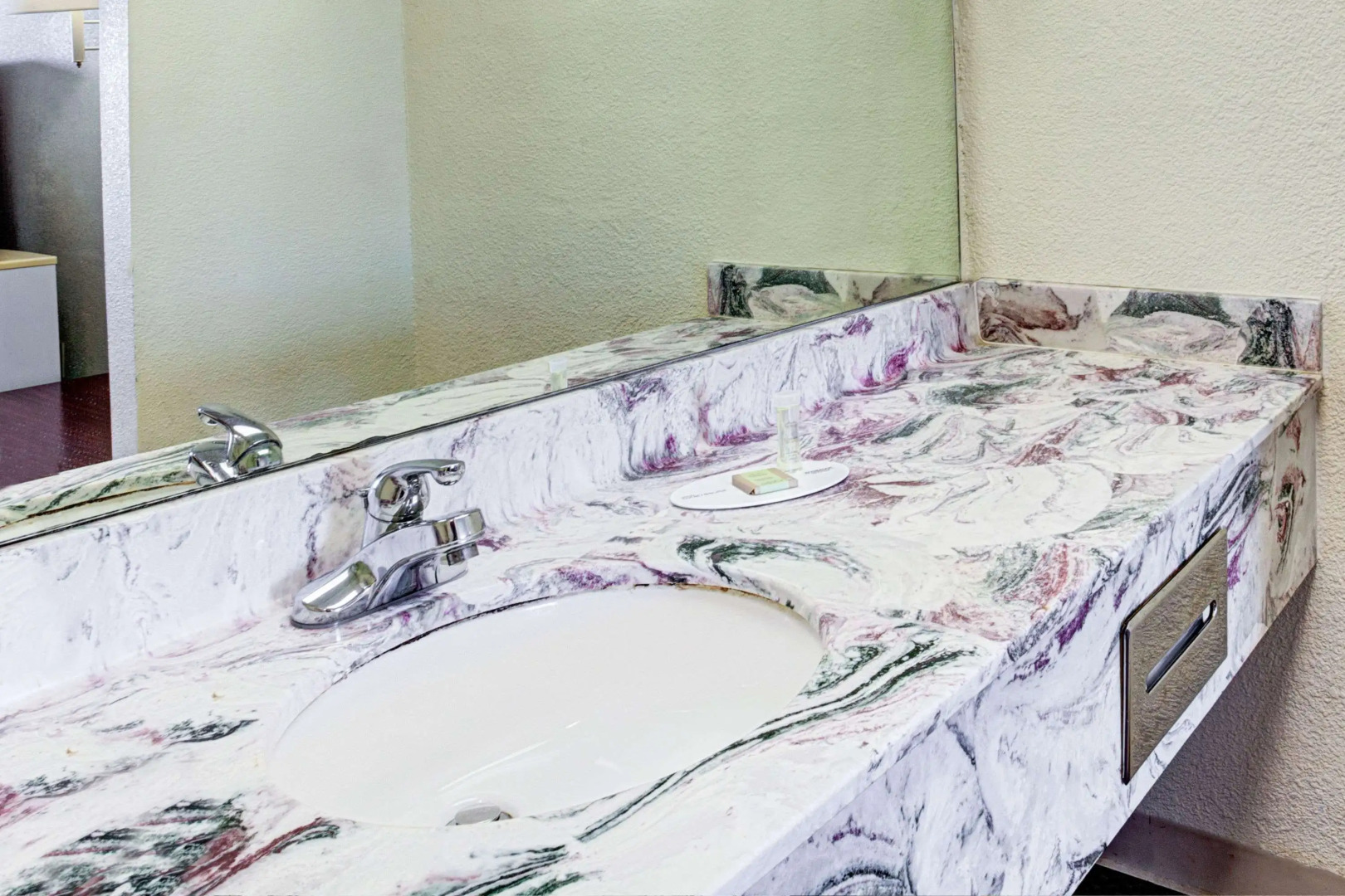 Super 8 by Wyndham Clarksville East