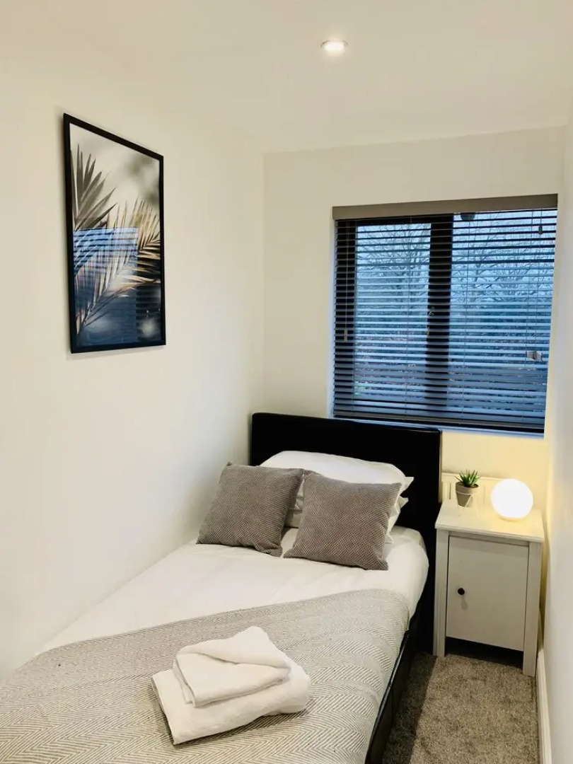 SA Today St Margarets Court Taunton with Fibre Wi-Fi & Netflix