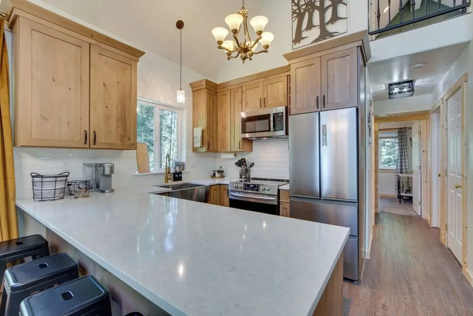 Unwind in Cle Elum: Hot Tub & Cozy Fireplace!