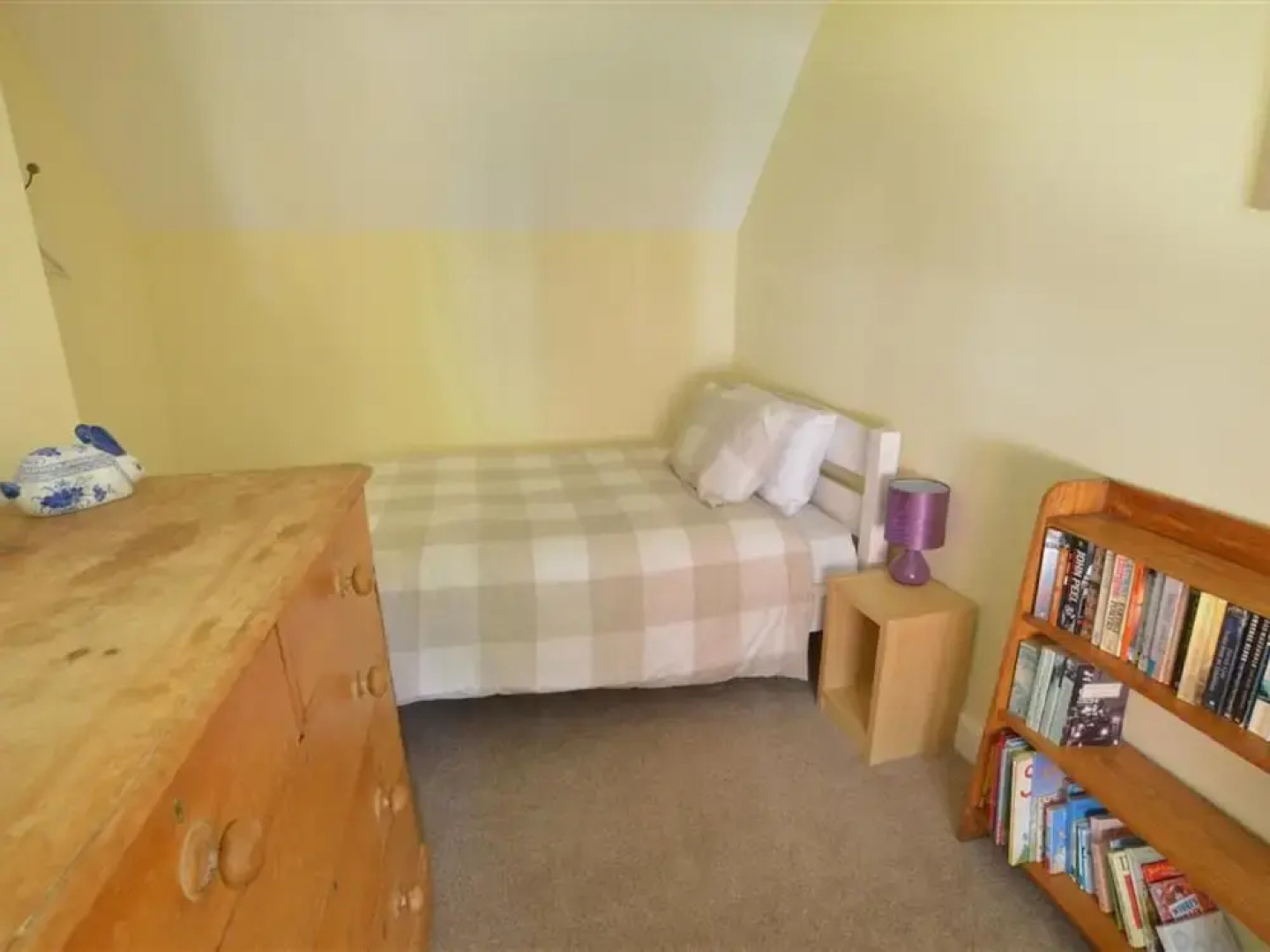 Pleasant holiday home in Horning with pond