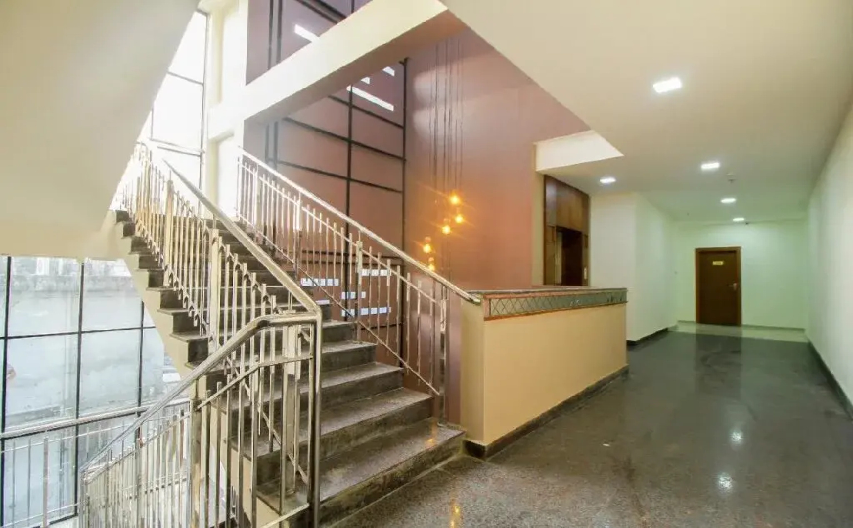 Varcity Bay By OYO Rooms