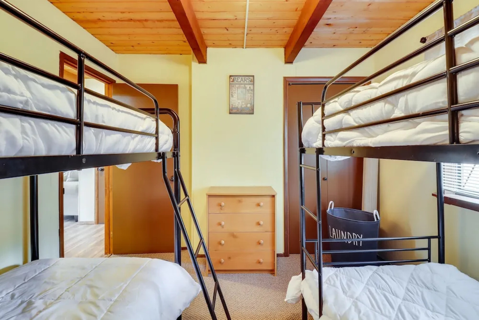 6 Mi to Lake Wallenpaupack: Poconos Getaway!