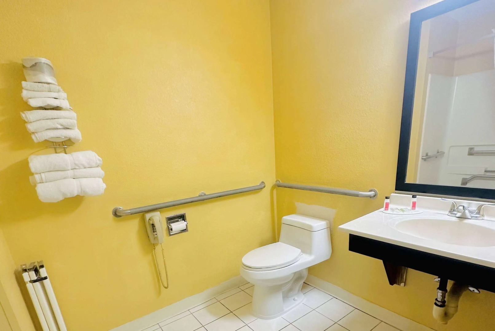 Super 8 by Wyndham Warrenton