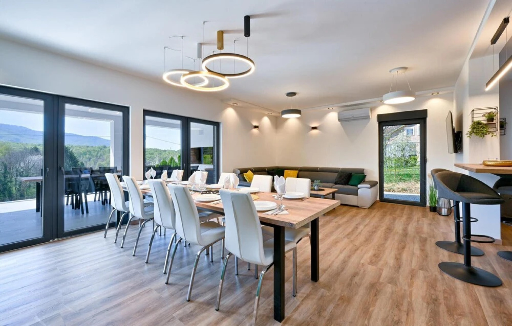 Nice Home in Stubicke Toplice With 5 Bedrooms, Outdoor Swimming Pool and Heated Swimming Pool