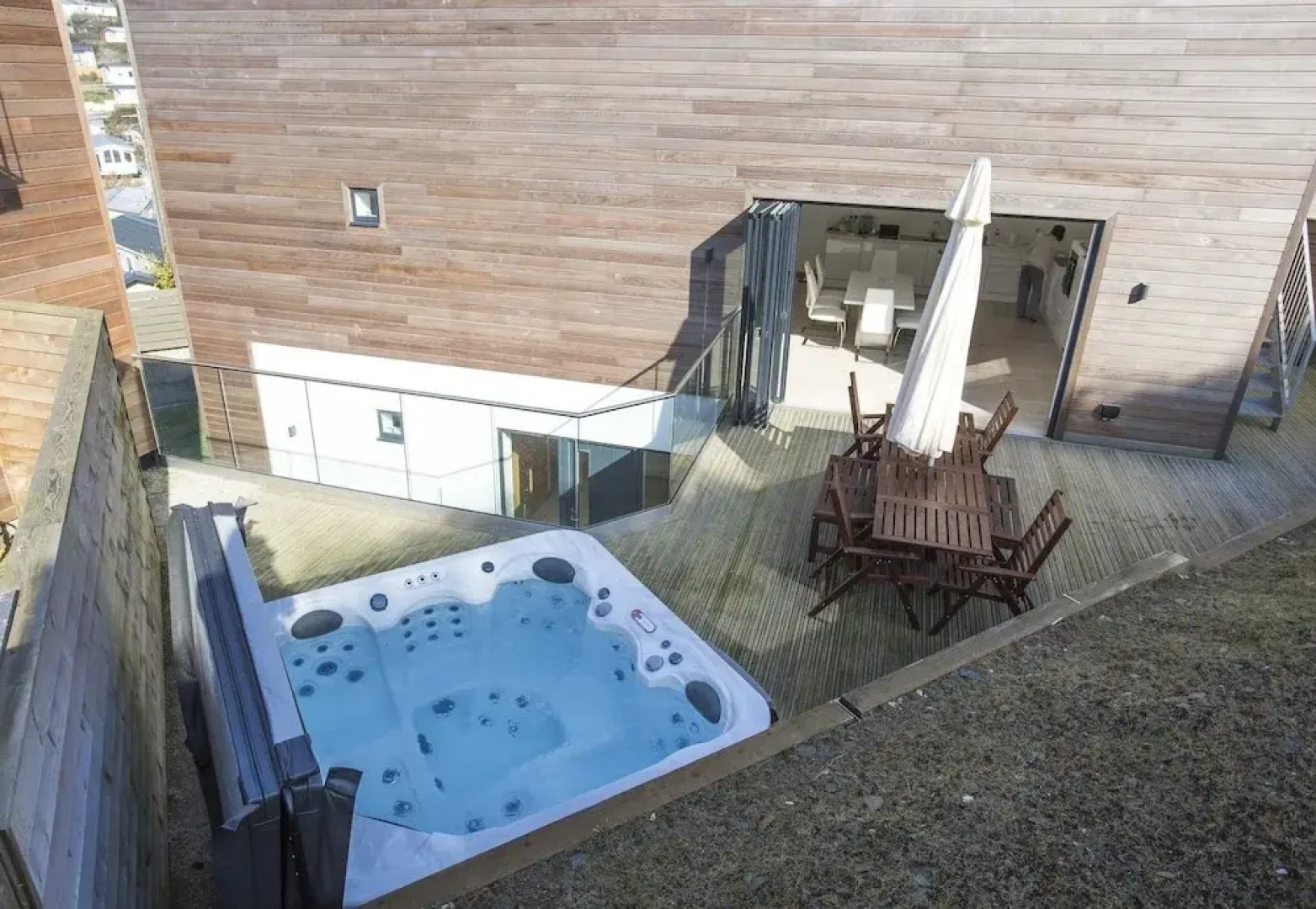 4 bed beach house with hot tub