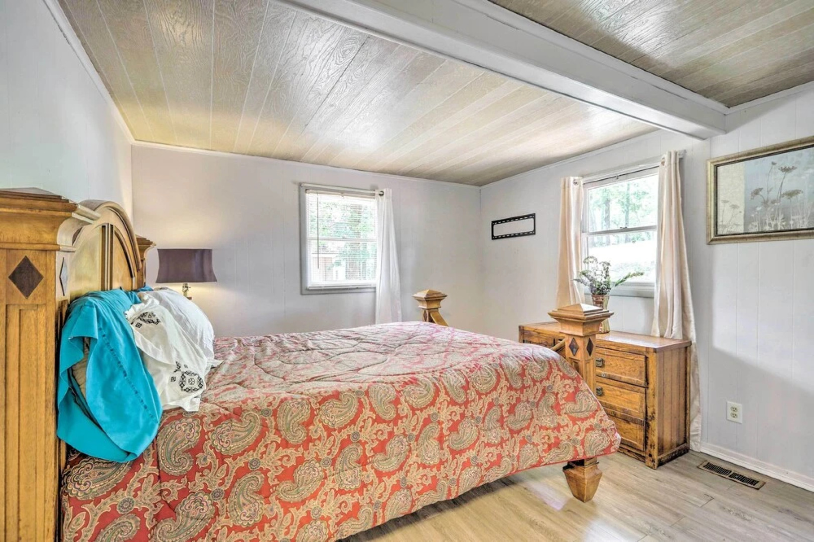 Beautiful Home With Mountain-view Deck + Smart TV