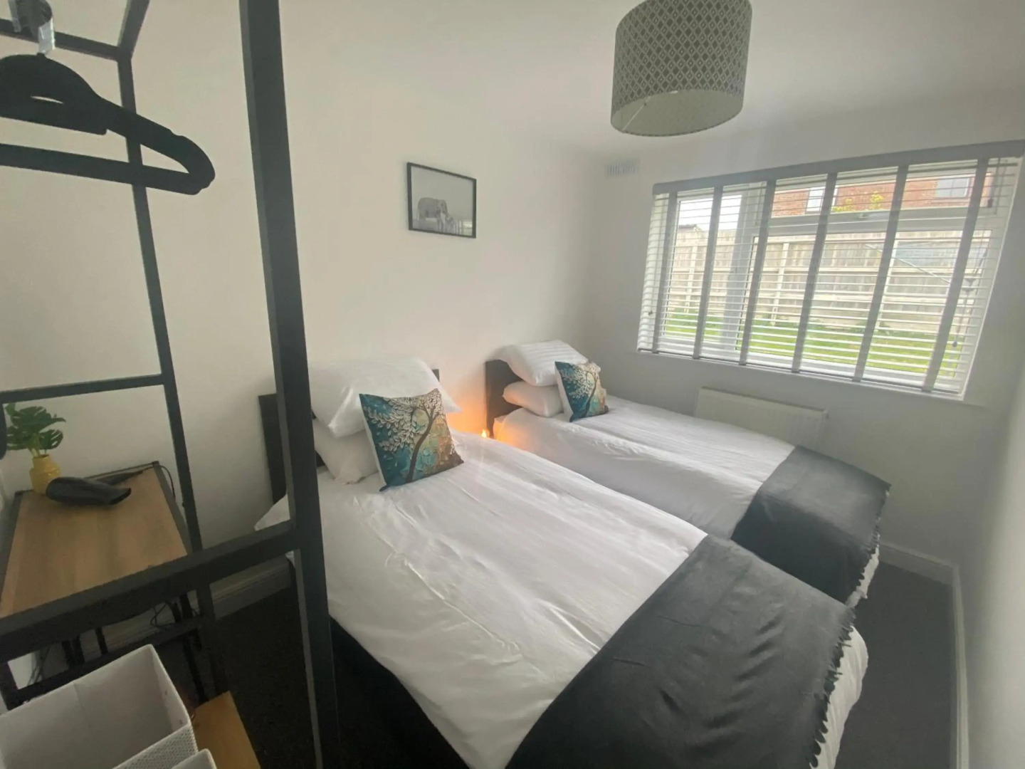 Beau - Brambles Chine, Colwell Bay - 5 star WiFi - Short walk to The Hut and beach - 1 night stays available