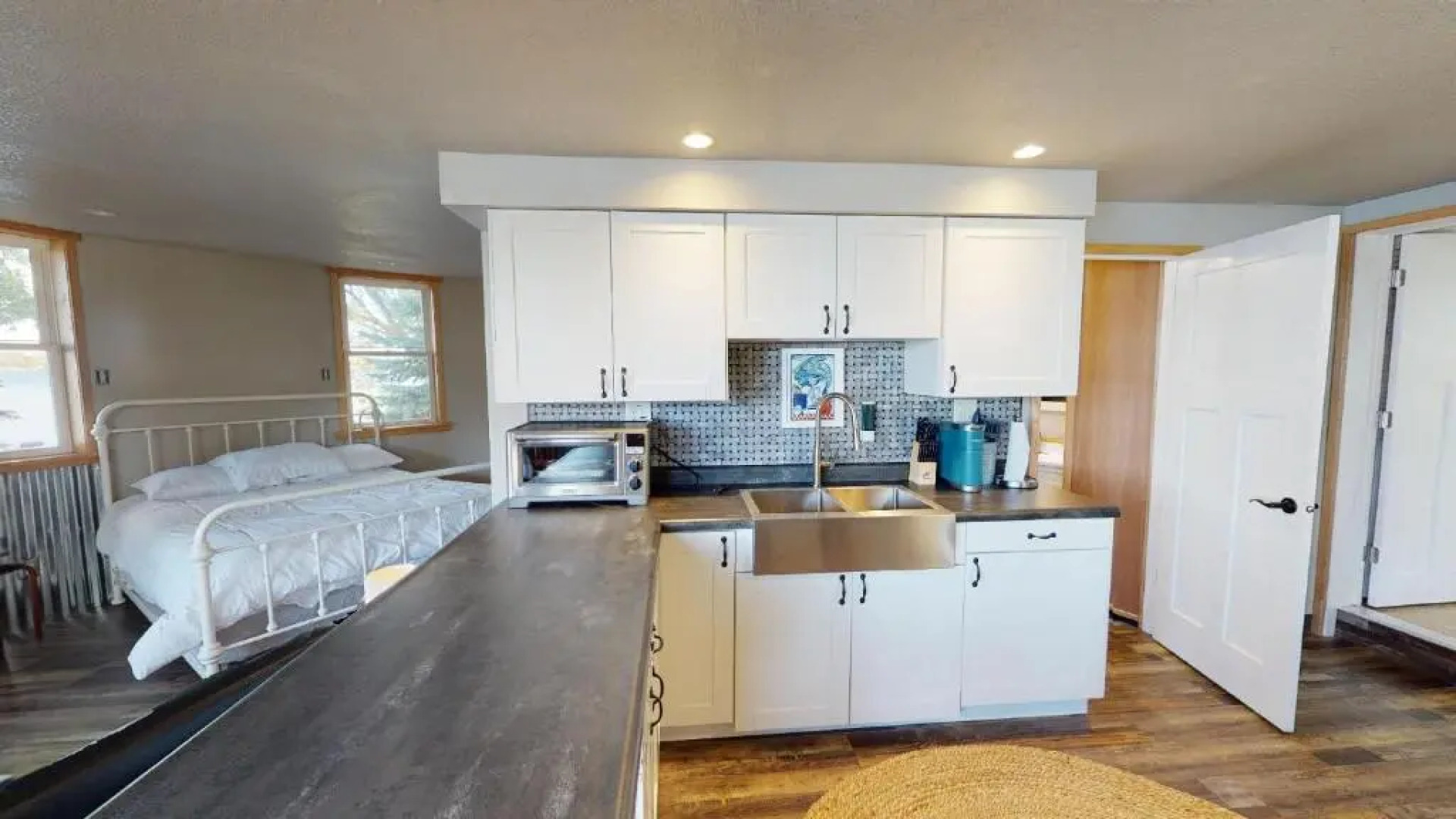 Square Bed ~ Round House