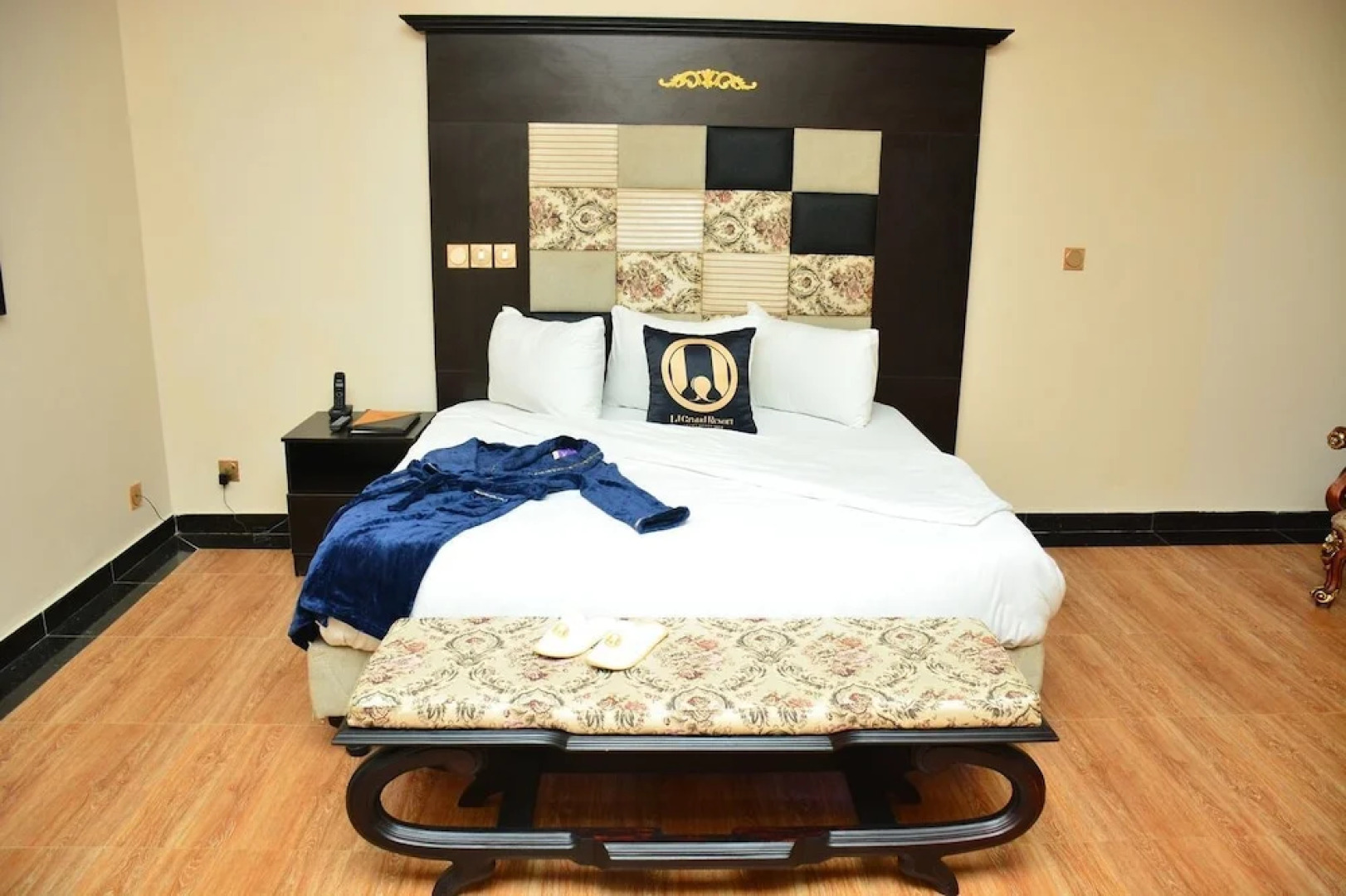 LJ Grand Resort