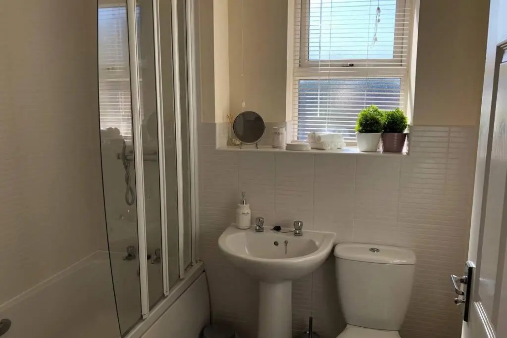 Silver Stag, High-end, Modern 3 double bedroom with parking