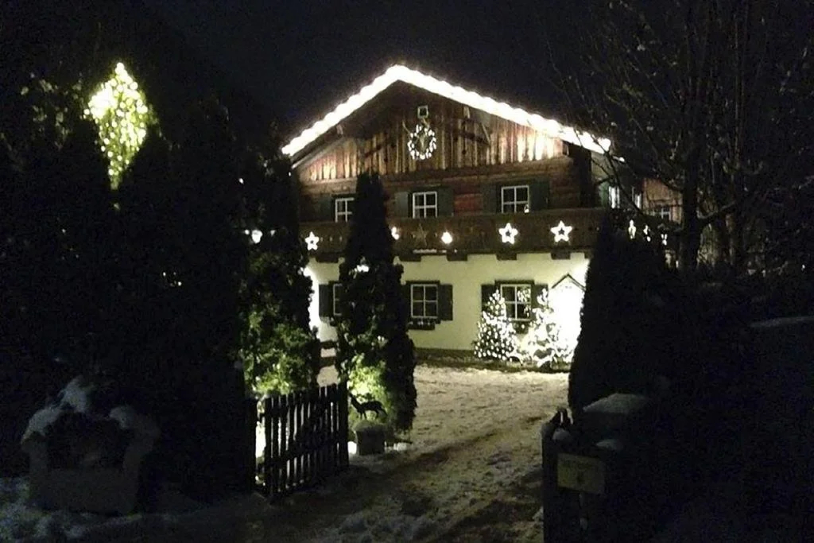 Holidaysun, Chalet Foresthouse, Detached Villa, 1000 qm garden, mountainview, whirlpool, BBQ&bikes&sunbeds for free