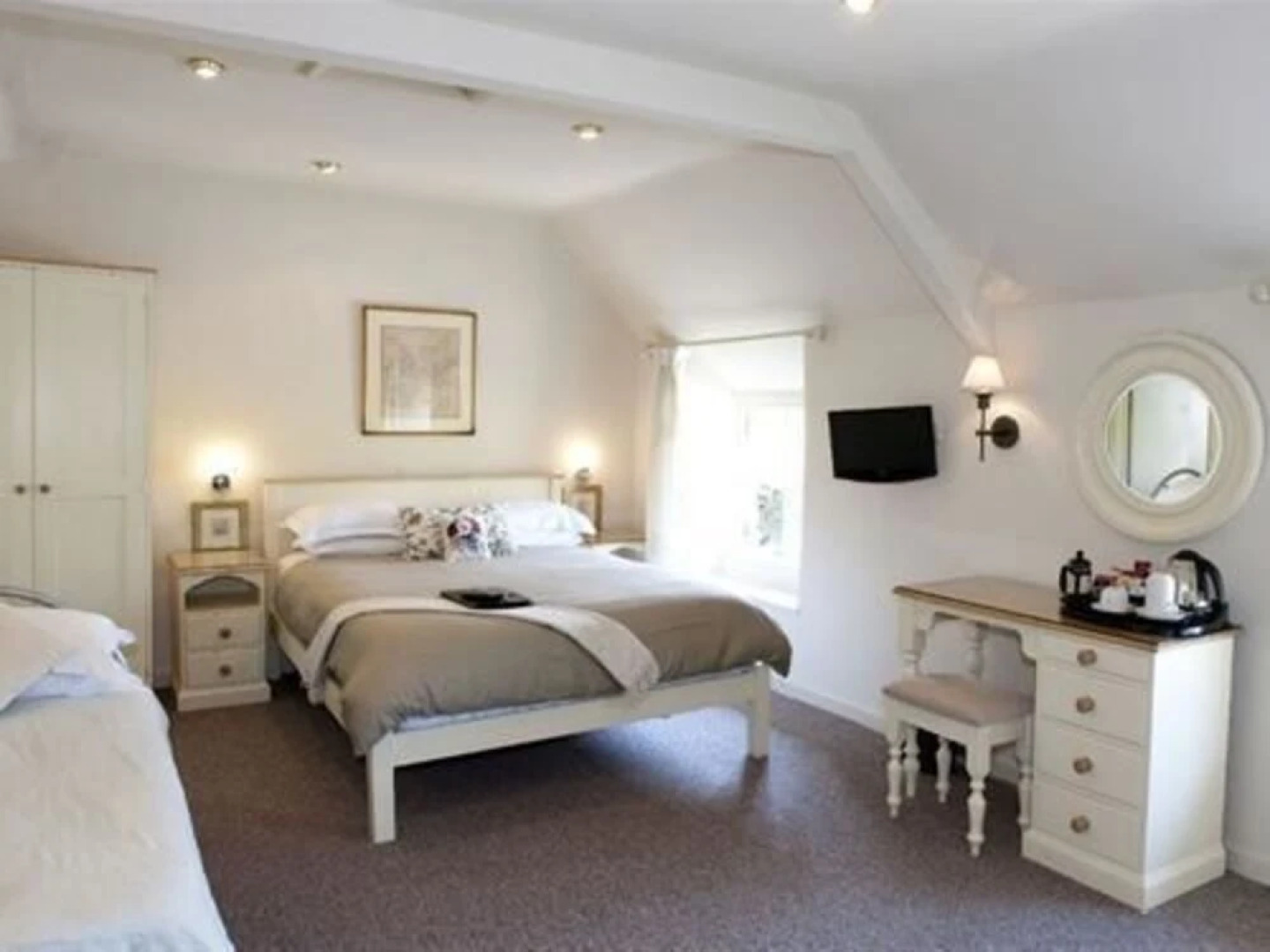 The Hollow Bottom - B&B