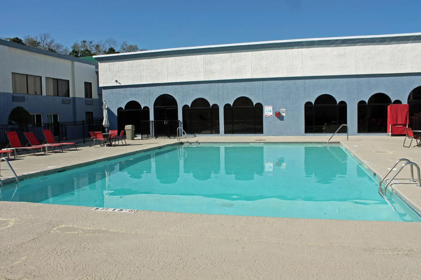 Cottonwood Suites Savannah Hotel & Conference Center