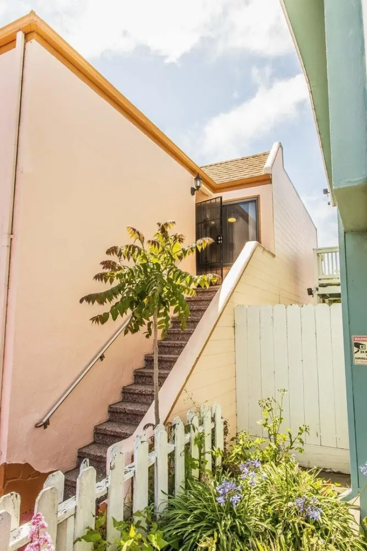 Large 2 Bed w/ Room For 8