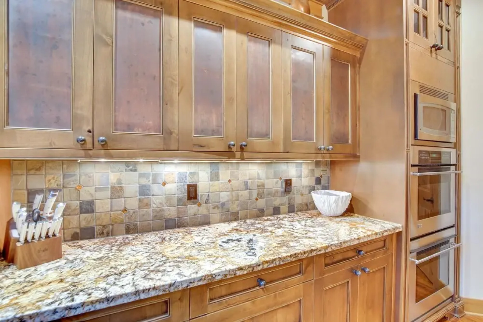 Spacious Cle Elum Cabin on Golf Course w/ Hot Tub!