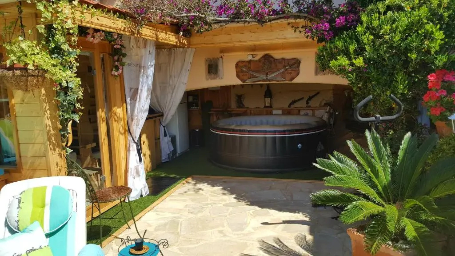 Coeurs de Pirates en Hiver SPA SAUNA TERRASSES ABRITES & CHAUFFES JARDIN Vélos B&B