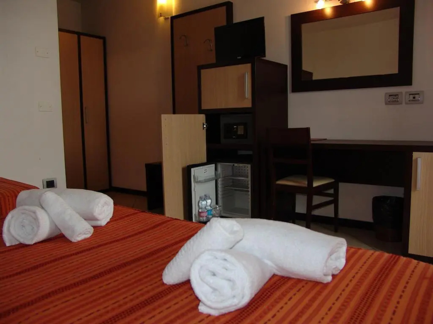 Hotel Paradise Airport