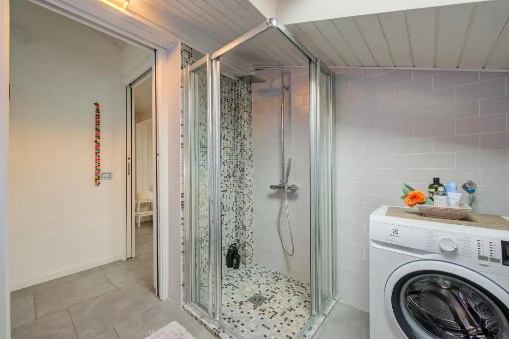 White Paradise Rooftop Stunning Lake View