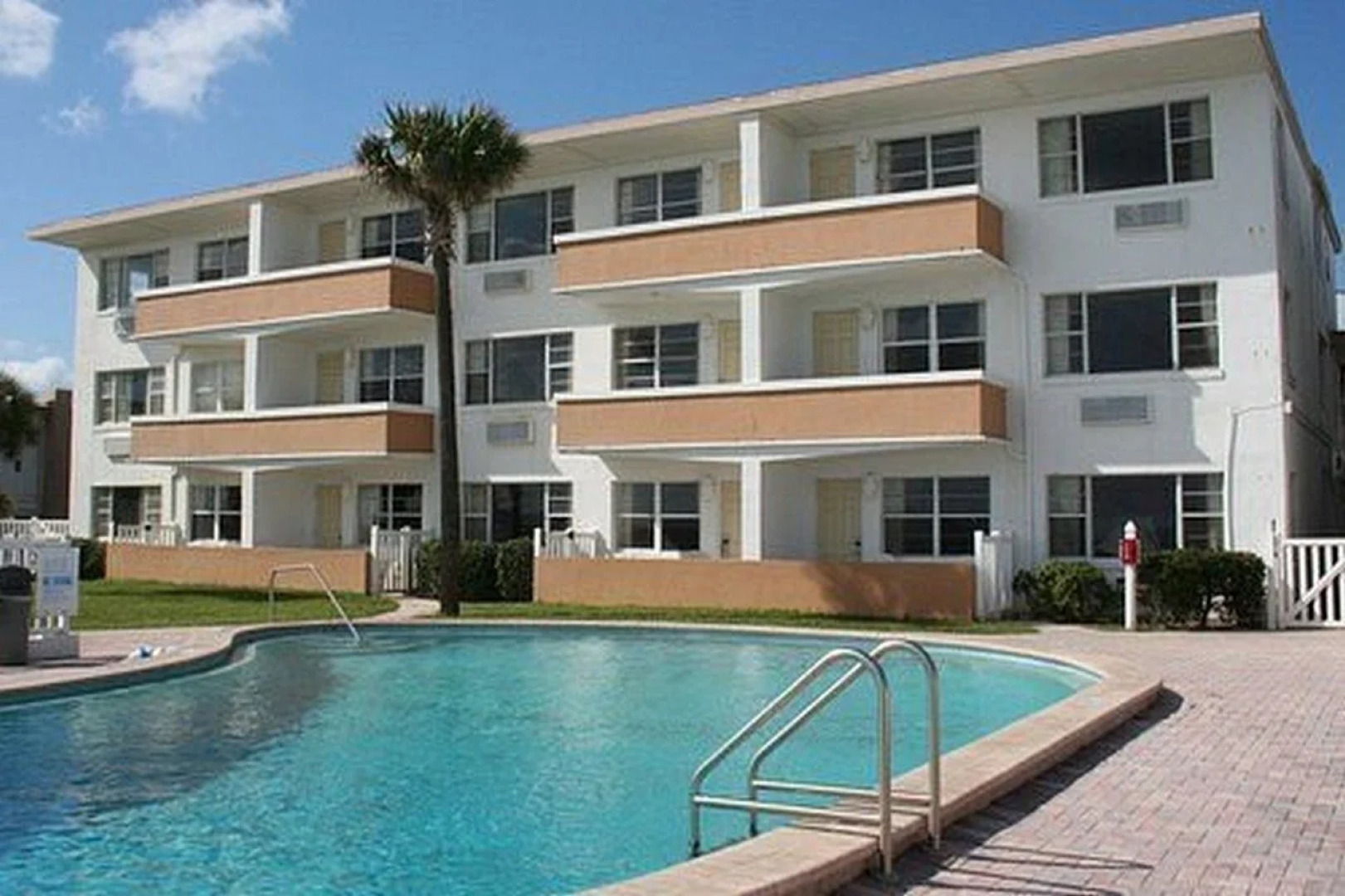 Driftwood Beach Motel