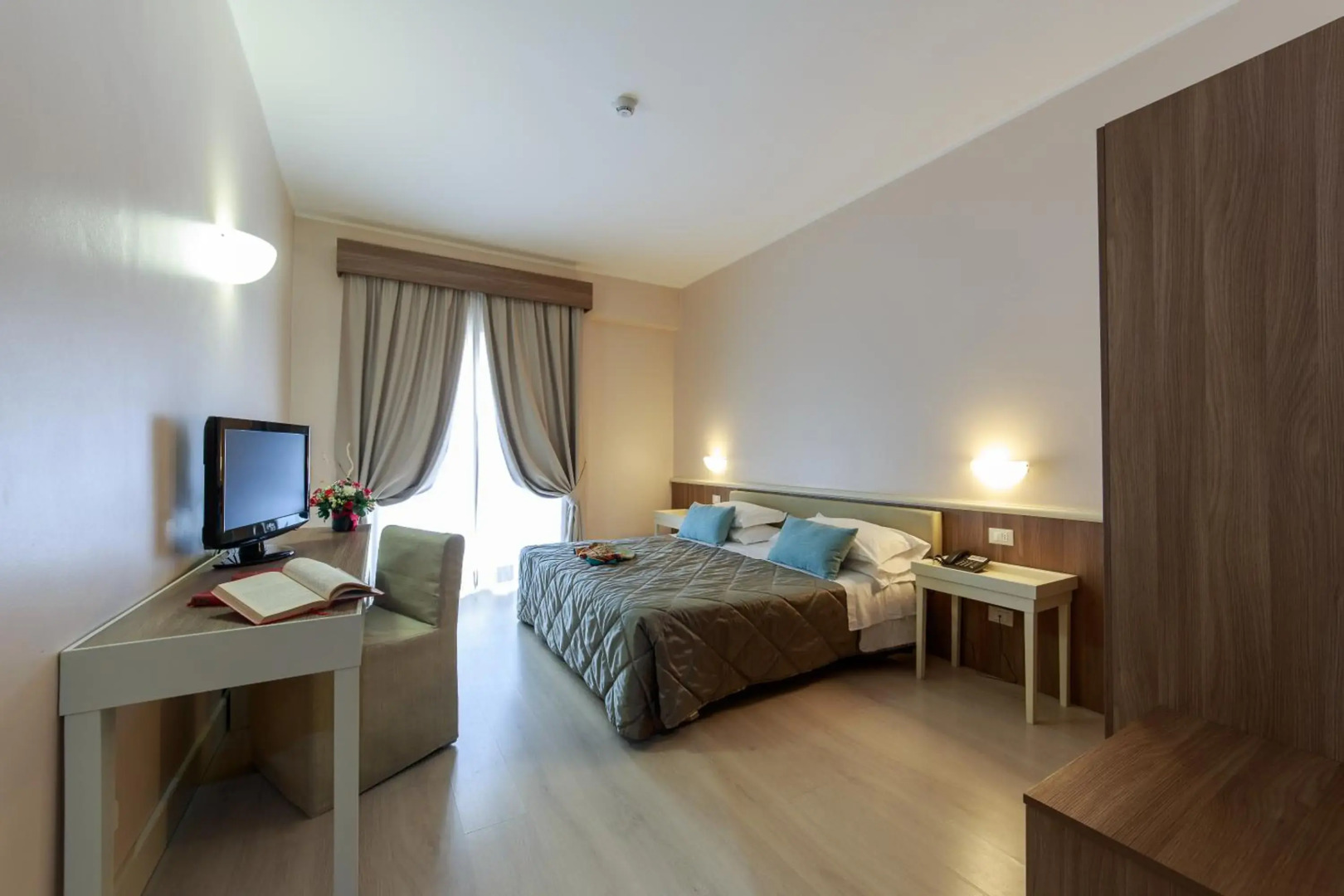 Отель Mirasole International