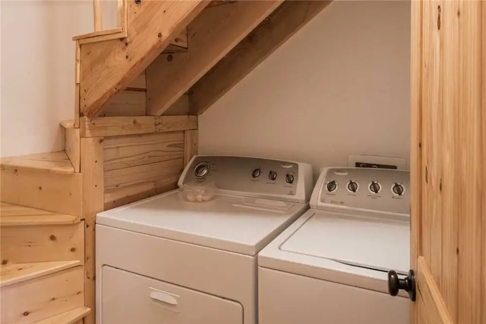 Aurora Montealis - Two Bedroom Cabin