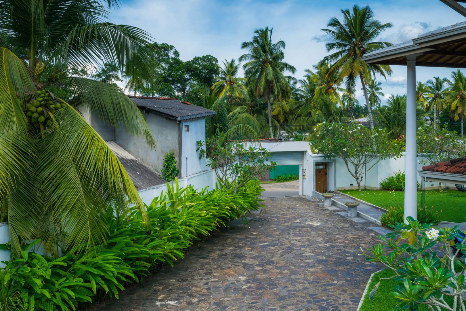 Villa White Queen Resort & Spa