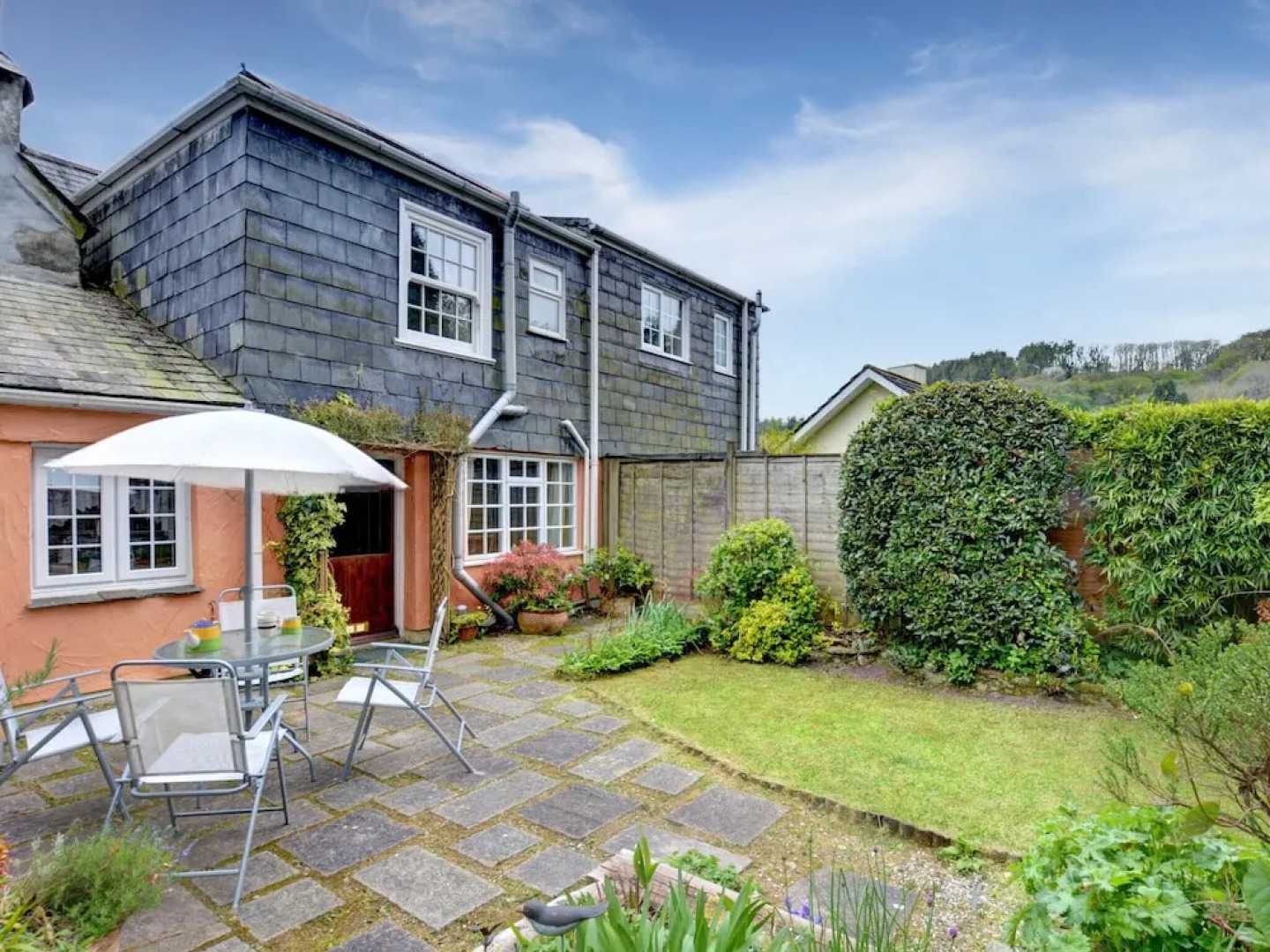 Charming Holiday Home With Lovely Garden