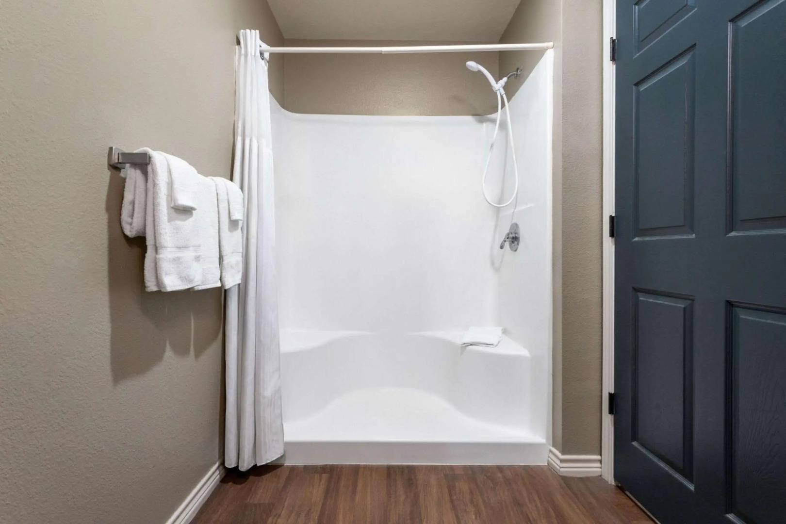 Eagle's Den Suites Kenedy a Travelodge by Wyndham