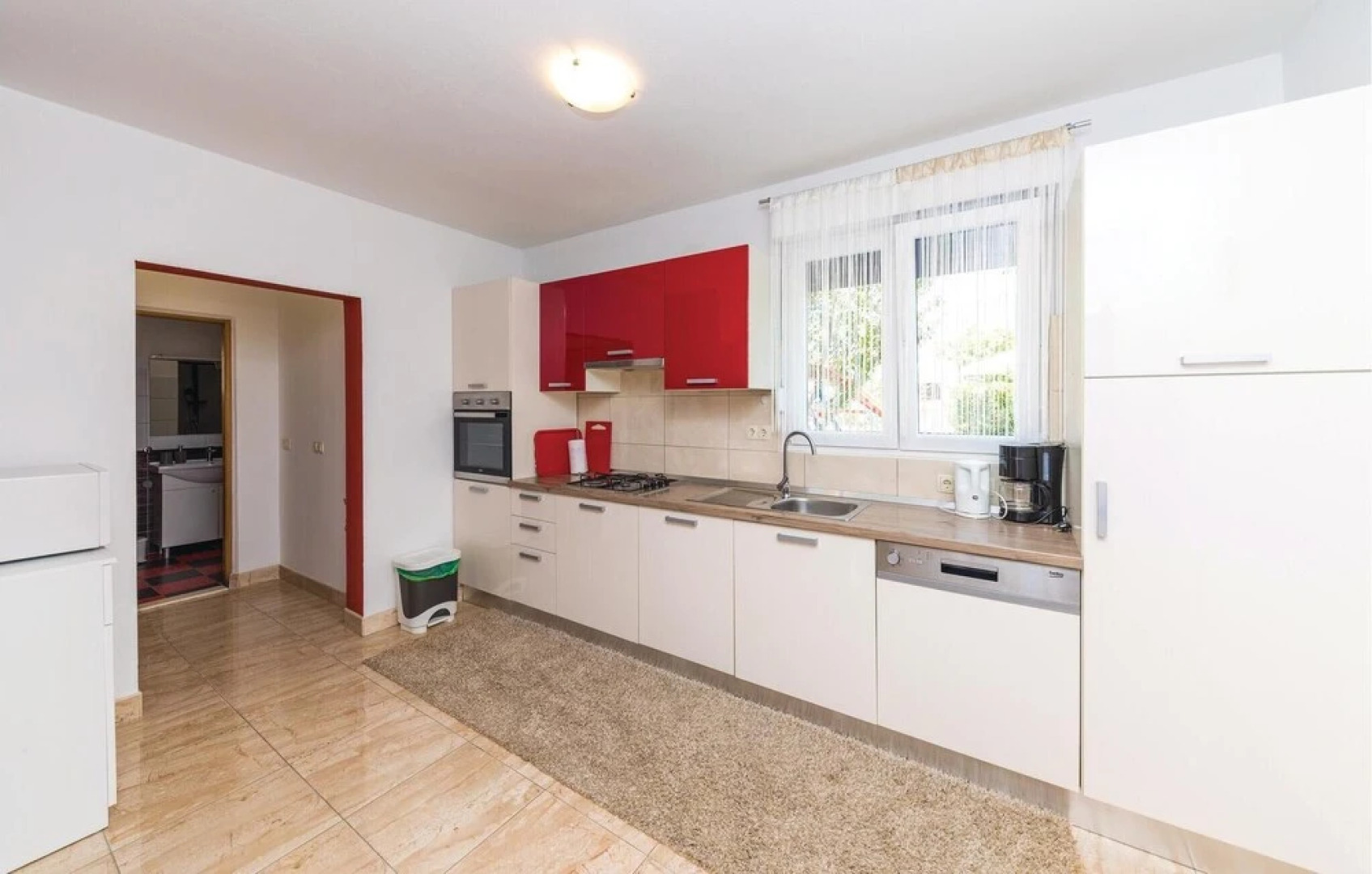 Stunning Home in Kastel Stari With Wifi, 6 Bedrooms and Jacuzzi