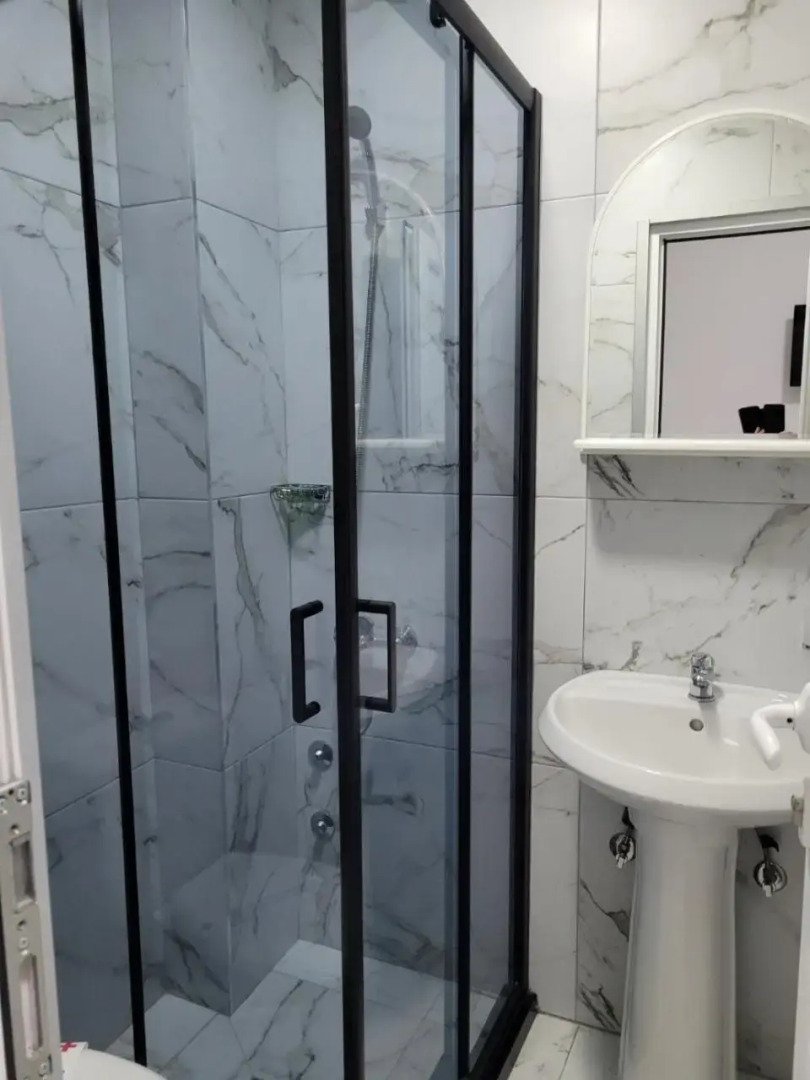 Plavi restoran, Loznica