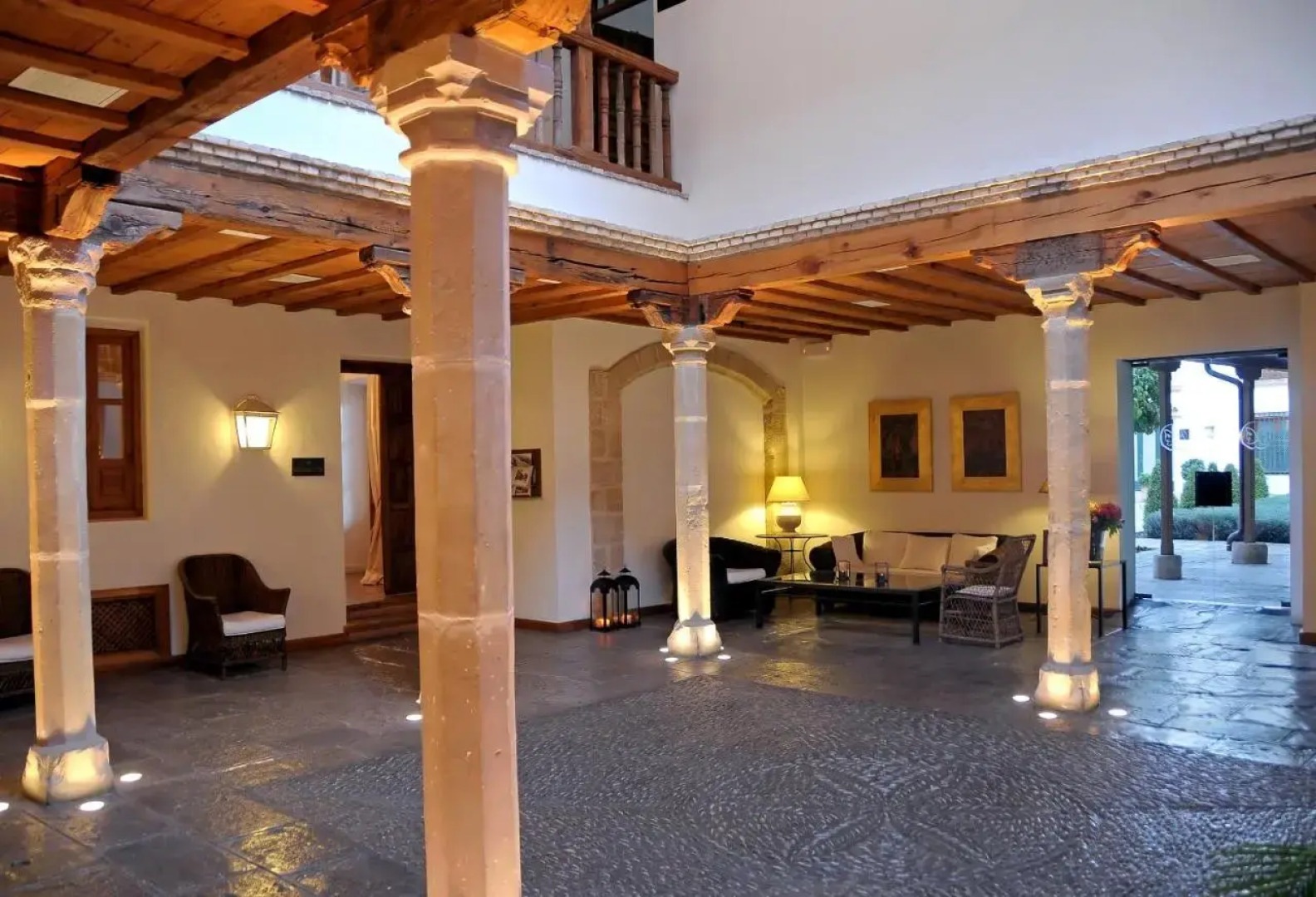 Hotel Puerta de la Luna