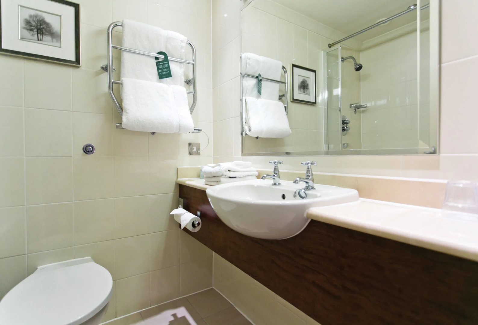 North Lakes Hotel And Spa