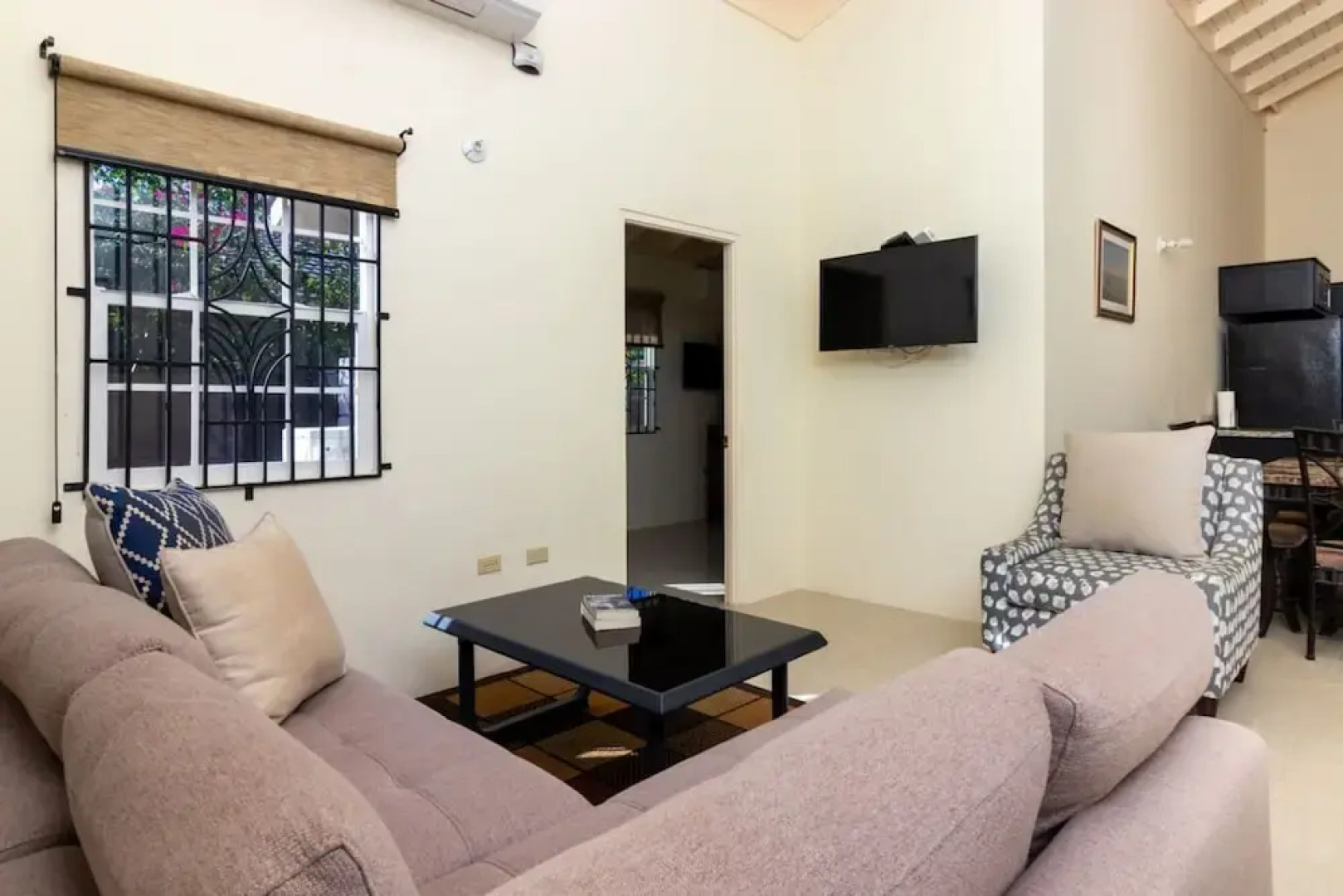 Private Pool Draxhall Gated Gym Tennis Full AC